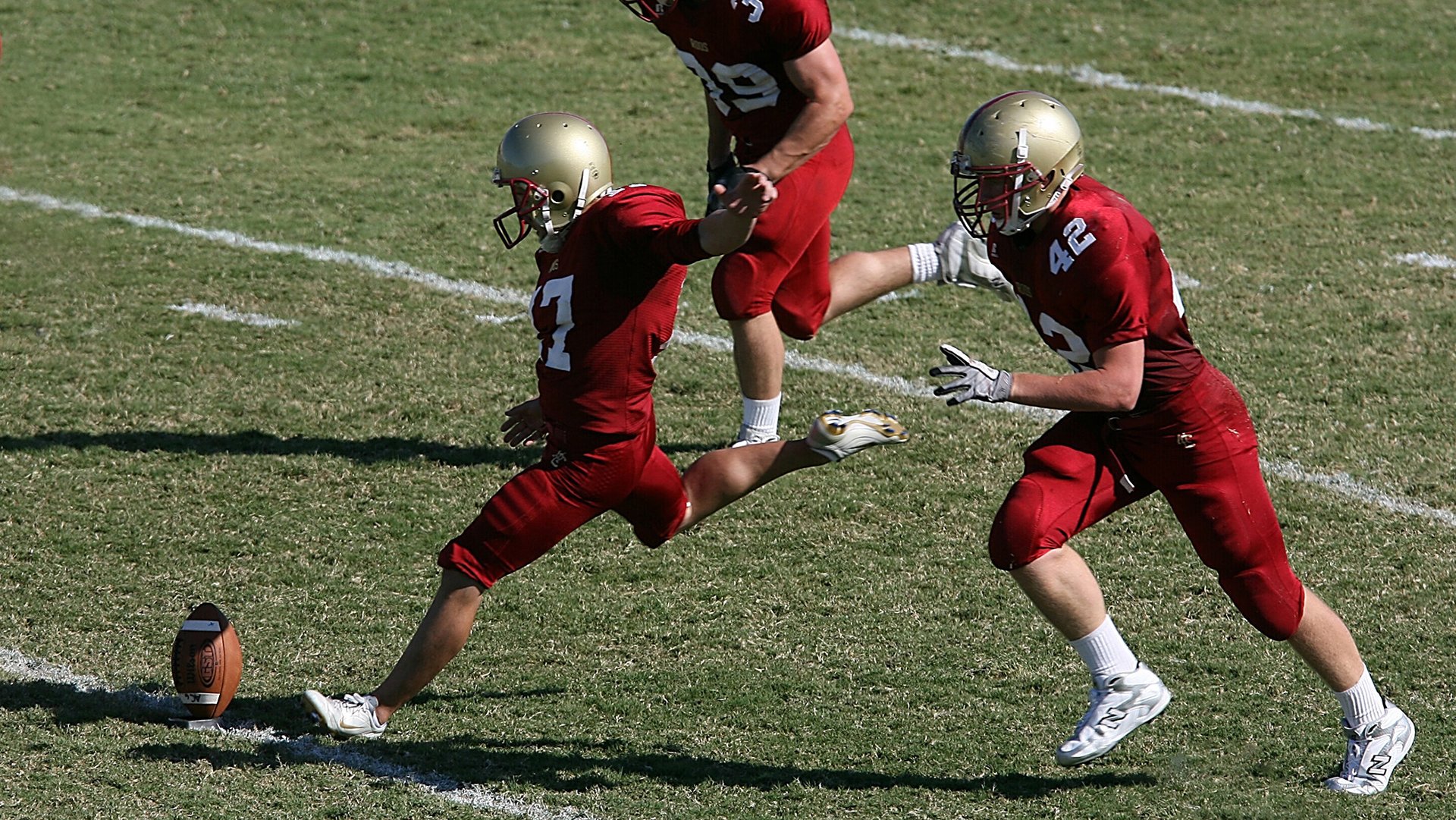 鹈鹕训练现场展示高强度快攻转化练习，鹈鹕战术